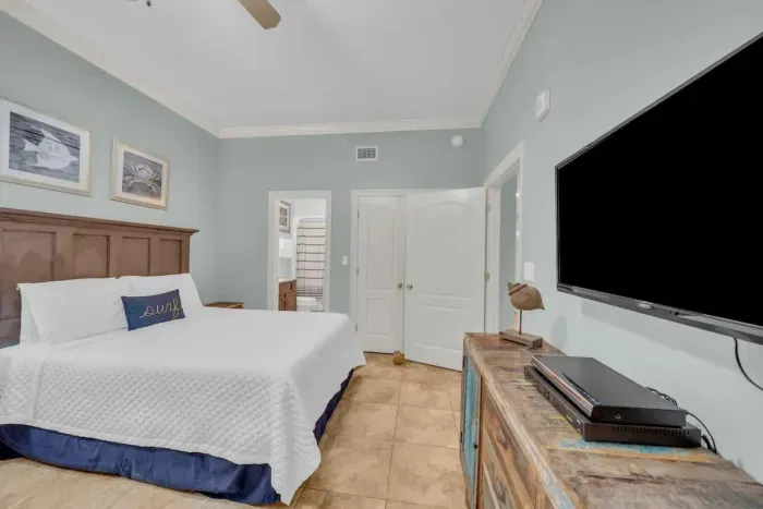 2nd guest bedroom with attached private bathroom