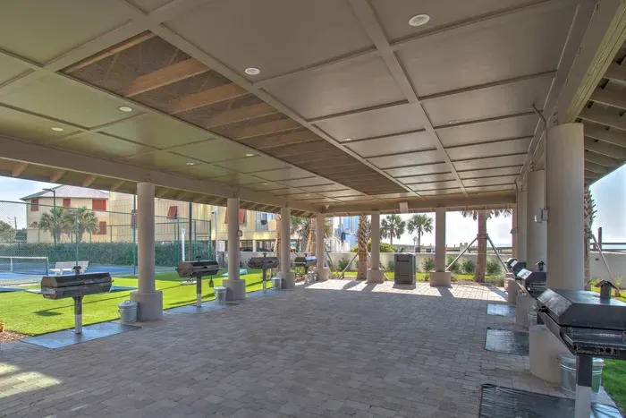 Outdoor grilling pavilion