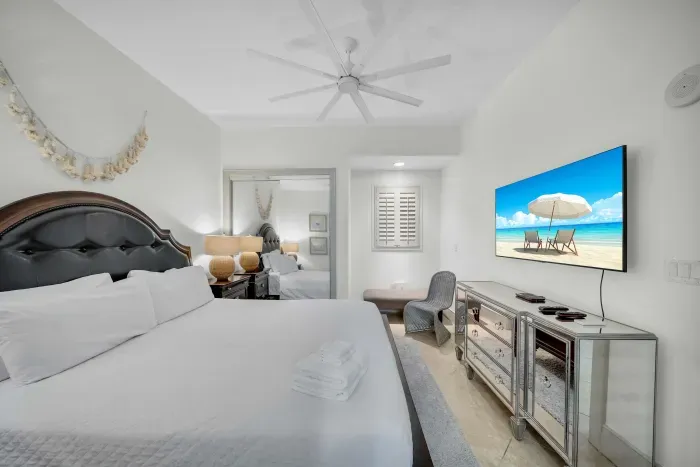 Guest bedroom with King bed