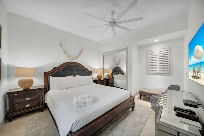 Guest bedroom with King bed