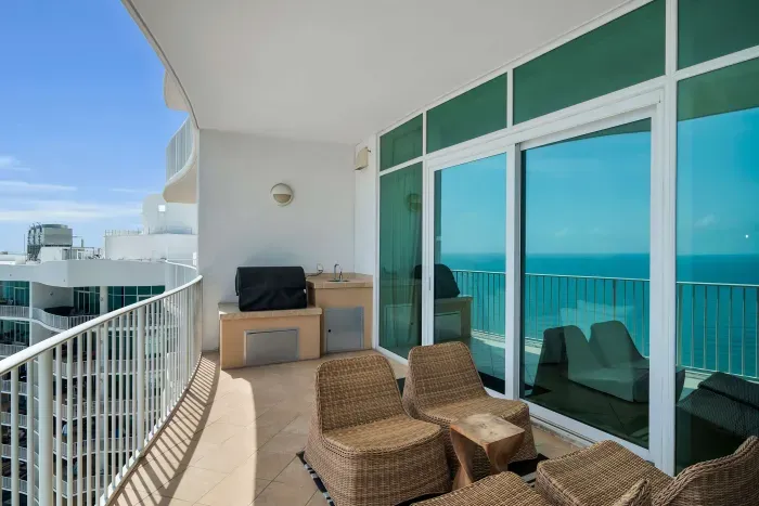 Balcony with outdoor seating