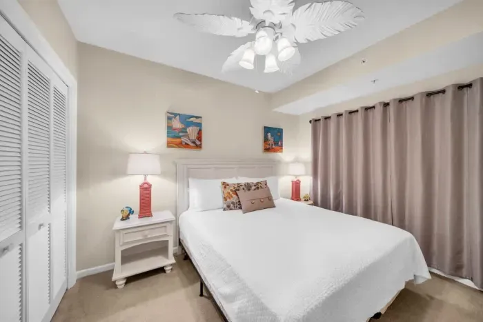 2nd Guest bedroom with king-size bed