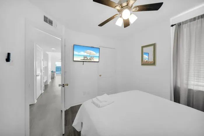 Guest bedroom with Queen size bed