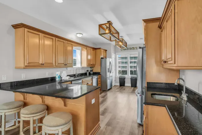 Breakfast bar with seating for 3 