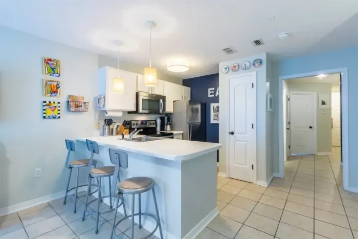 Breakfast Bar and kitchen