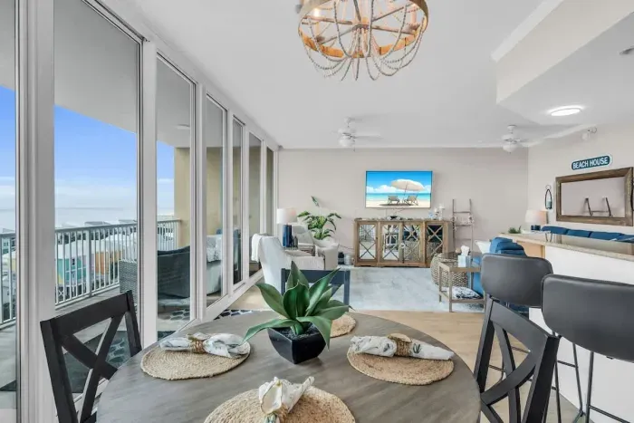 Dining area with seating for 4