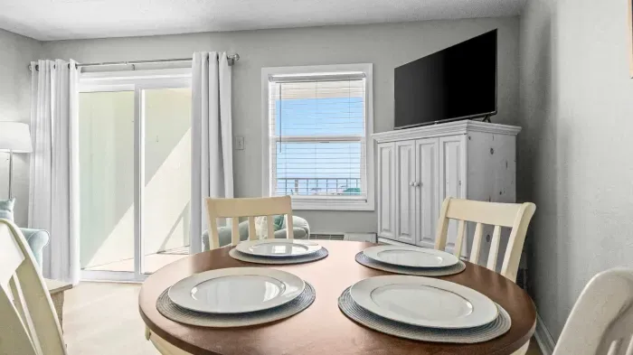 Dining area with seating for 4