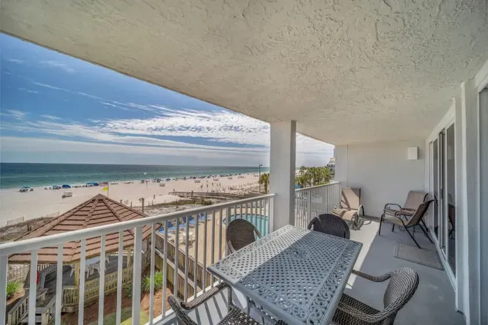 Outdoor dining with seating for 4