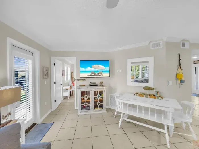 Access to patio and entry into the primary bedroom off living area