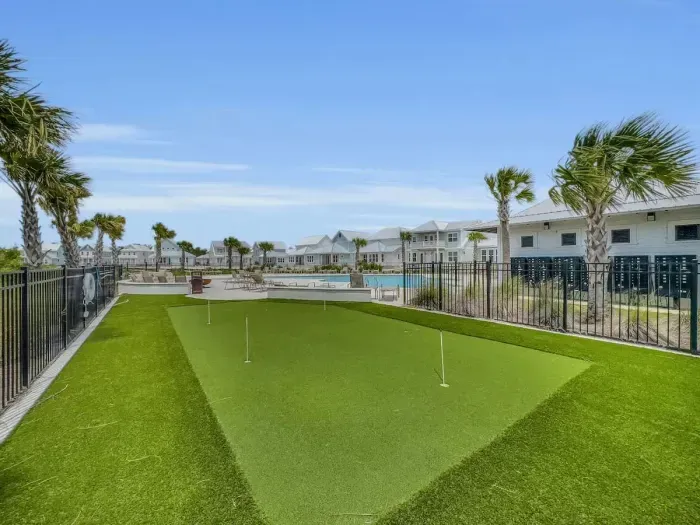 Community putting green