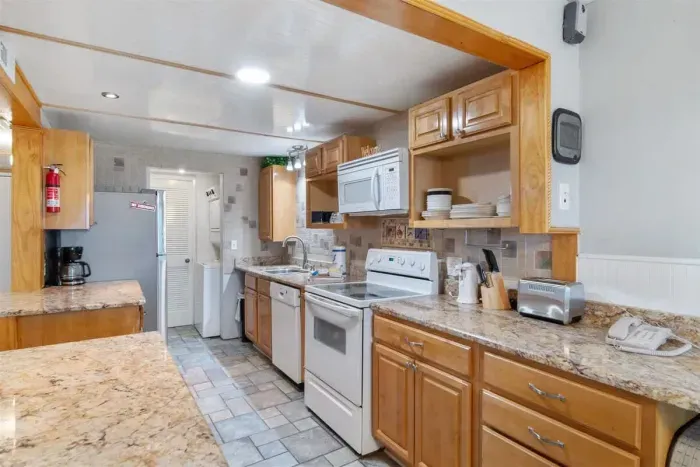 Right side of Kitchen