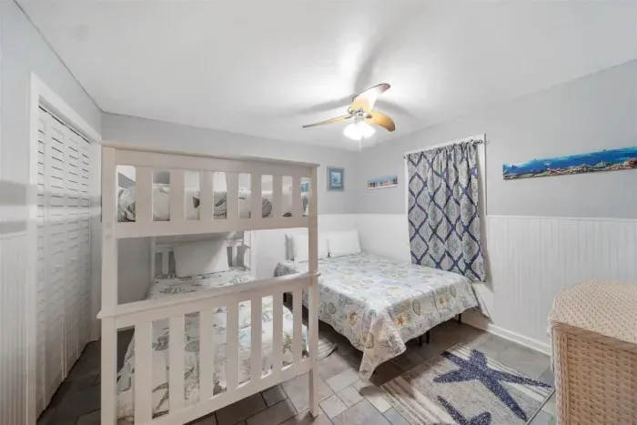 Guest room: Twin bunks and Full size bed