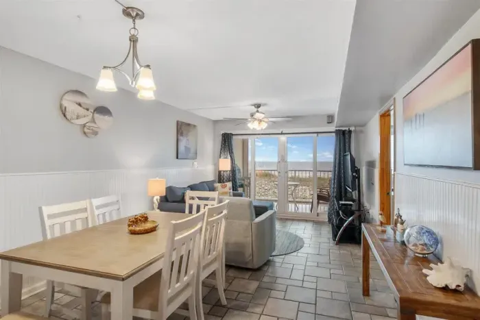 Dining/Living Room Area