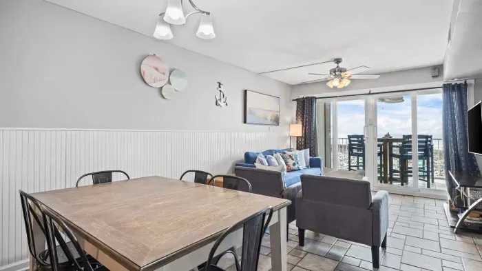 Dining area with seating for 6