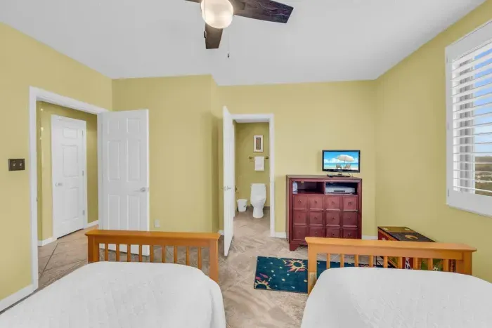 2nd guest bedroom with ensuite bathroom