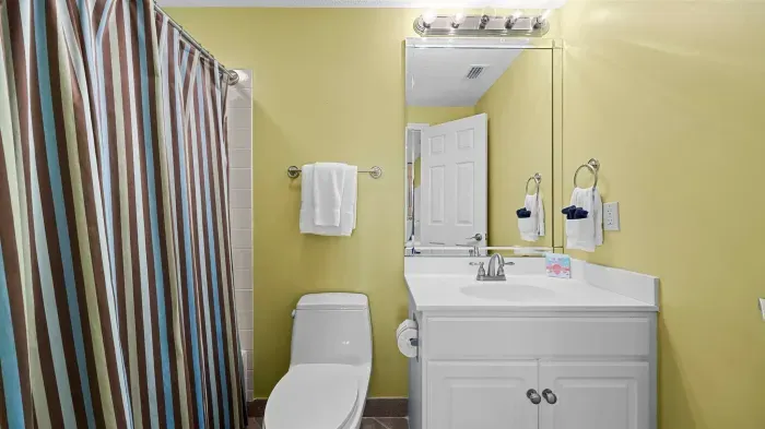 Gust bathroom