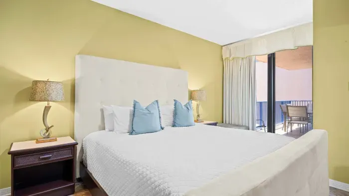 Guest bedroom with balcony access