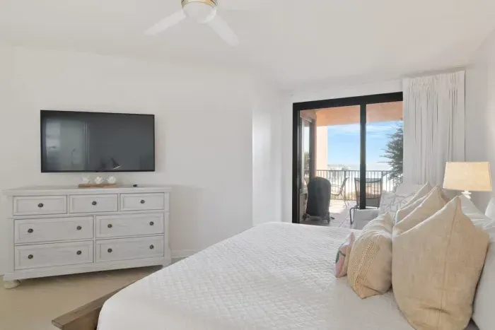 Primary Bedroom w/ Gulf Front View
