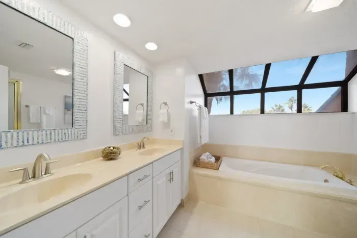Primary Bathroom | Bathtub