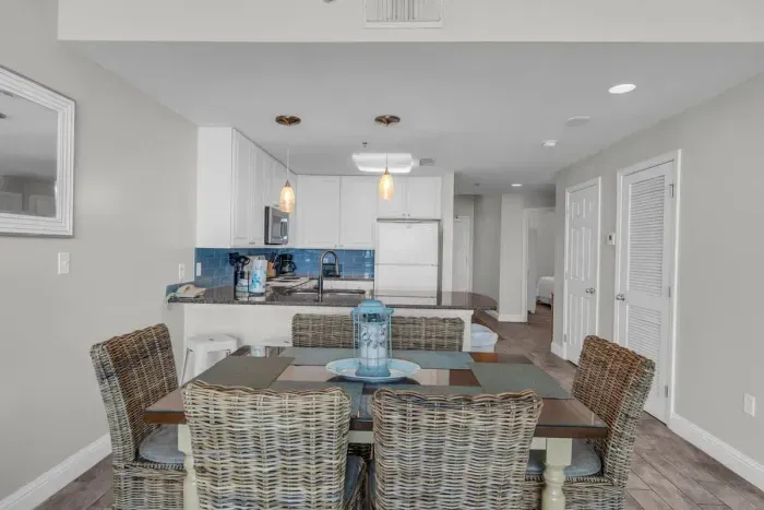 Dining area with seating for 6