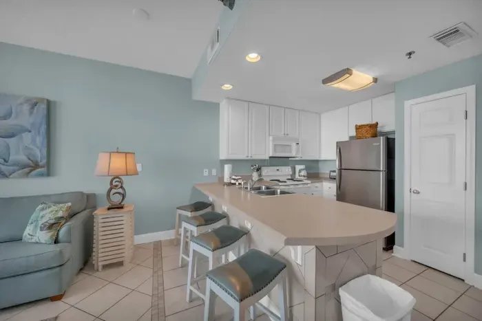 Breakfast Bar and Bar Stools