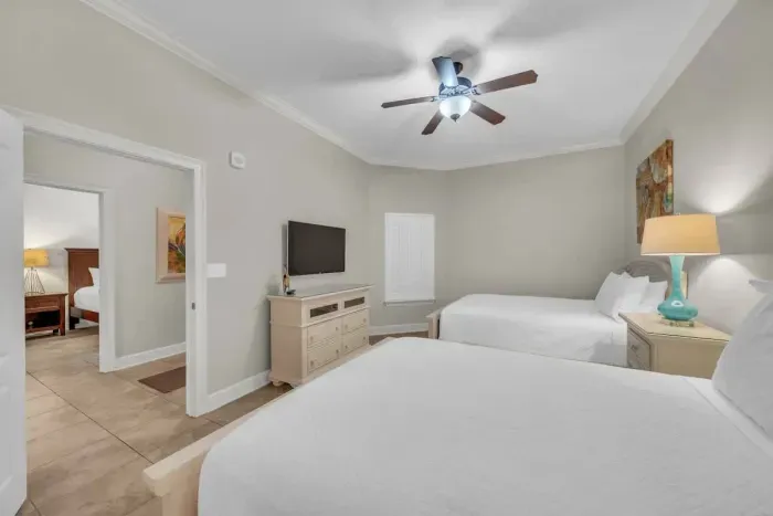 2nd guest bedroom with 2 queen size beds