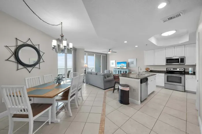 Dining area off kitchen