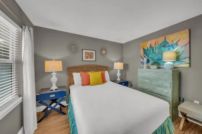 Guest bedroom with queen bed