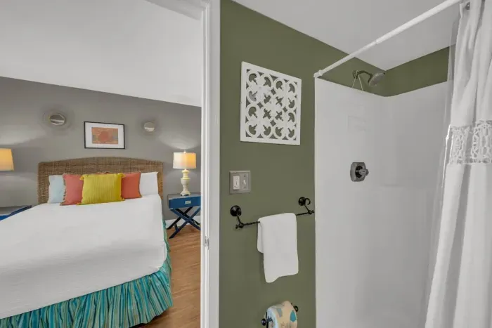 Guest bedroom with ensuite bathroom