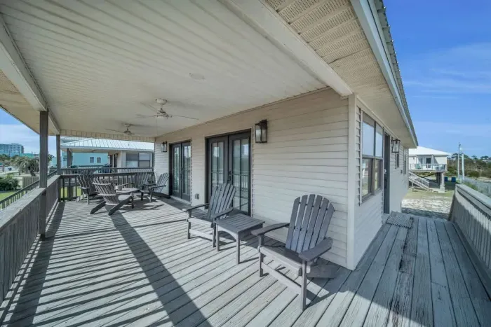 Wrap around patio balcony, connected to living area