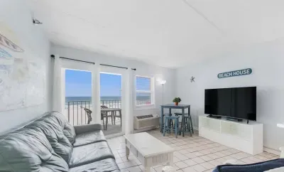 Living room with access to the balcony