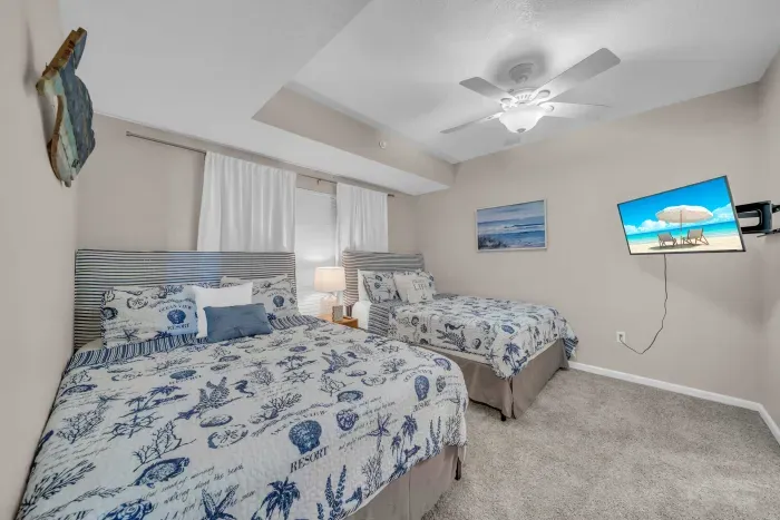 Guest bedroom with two twins