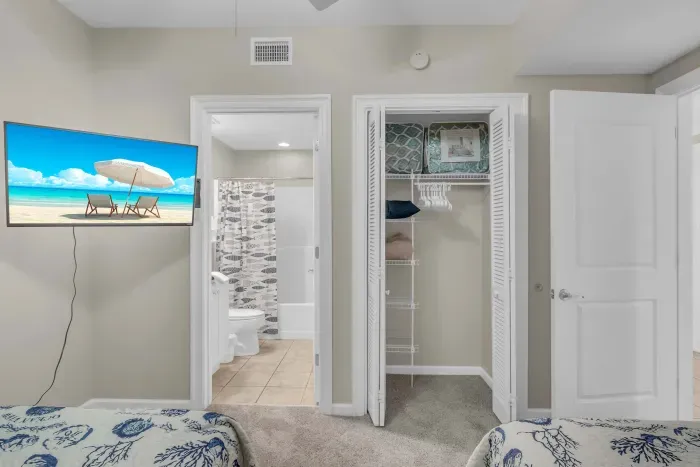 Guest bedroom with ensuite bathroom