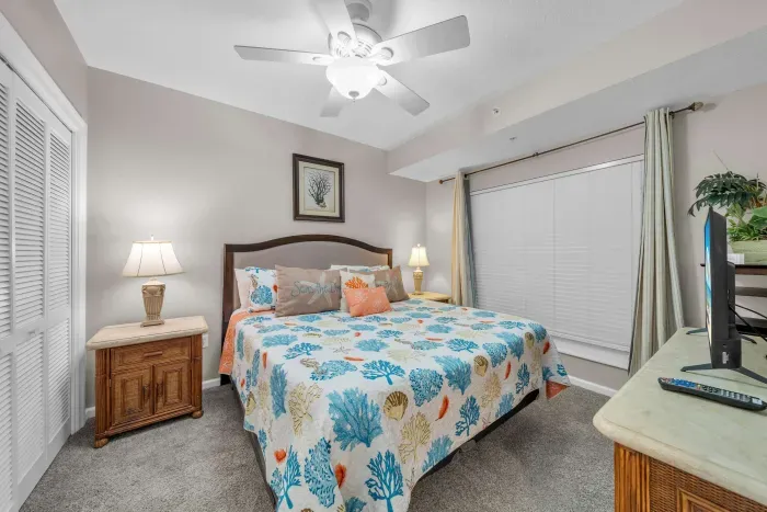 Guest bedroom with king size bed