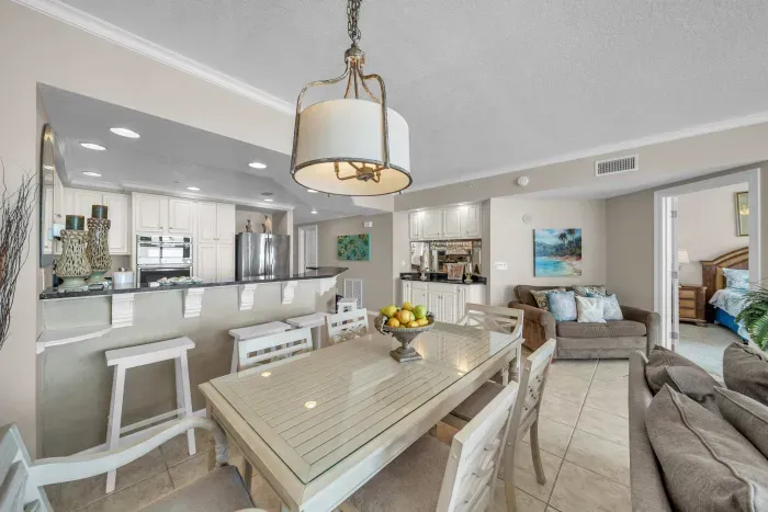 Dining room with seating for 6 at table and 4 at breakfast bar