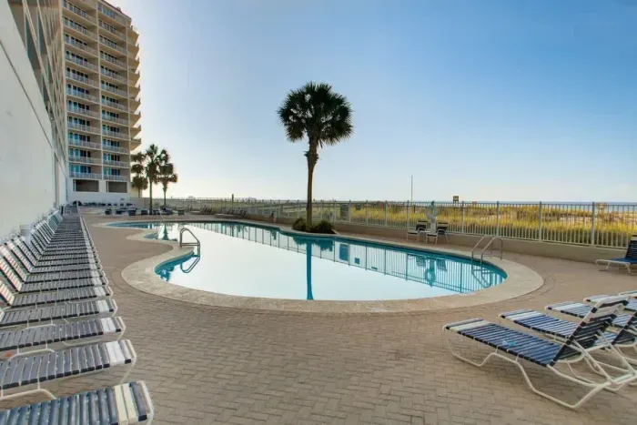 Large West Pool with Hot Tub