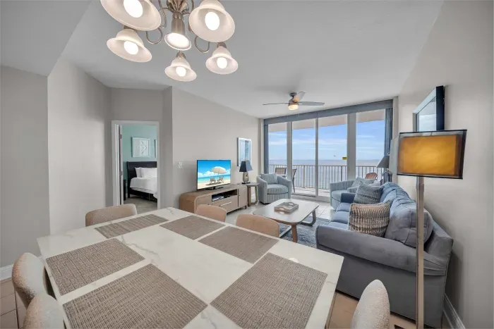 Dining area with seating for 6