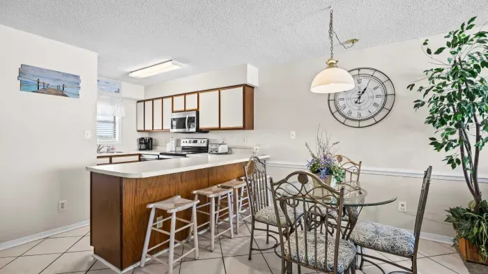 Dining area and breakfast bar