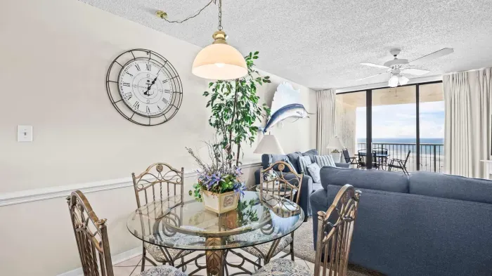 Dining area with seating for 4