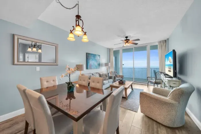 Dining room with seating for 6