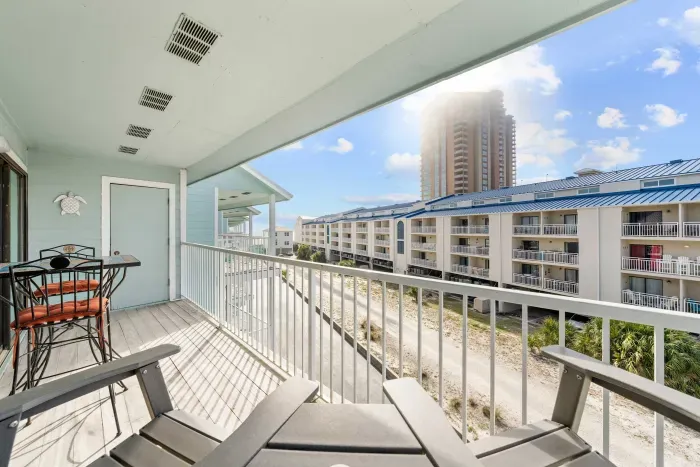 Balcony with seating for 4