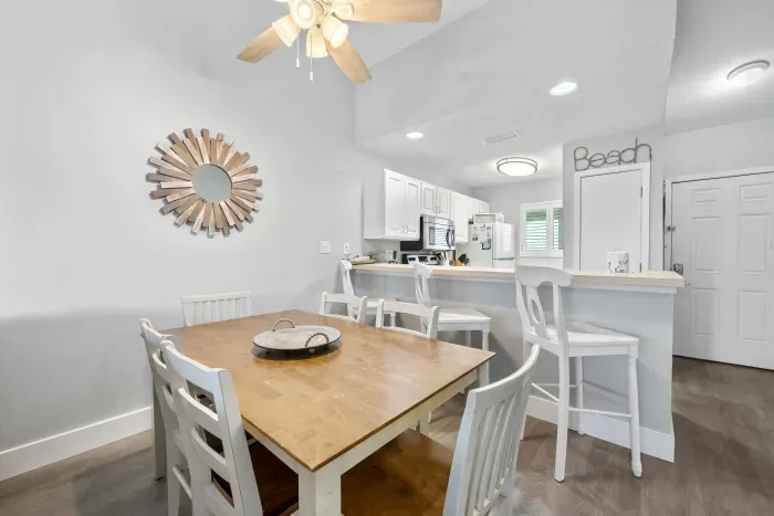 Dining area between living room and kitchen