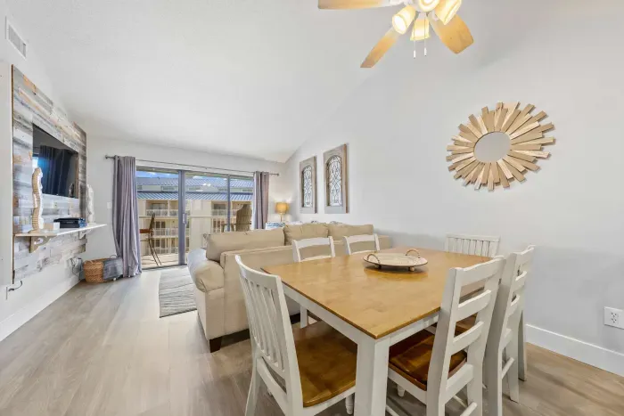 Dining area with seating for 6