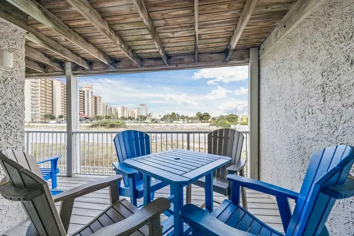 Balcony with outdoor seating