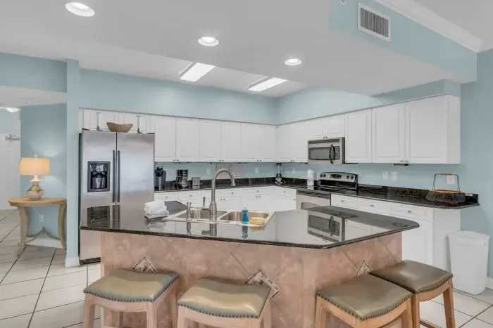 Breakfast with seating for 4