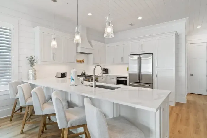 Breakfast Bar with Seating for 5