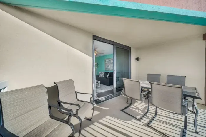 Outdoor seating for 6