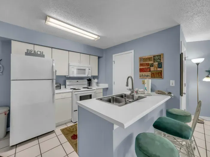 Breakfast bar with seating for 3