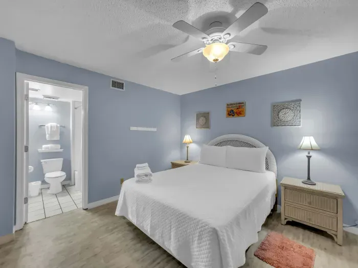 Guest bedroom with access to shared hallway bathroom