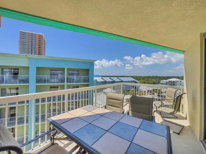 Table with seating for 4 